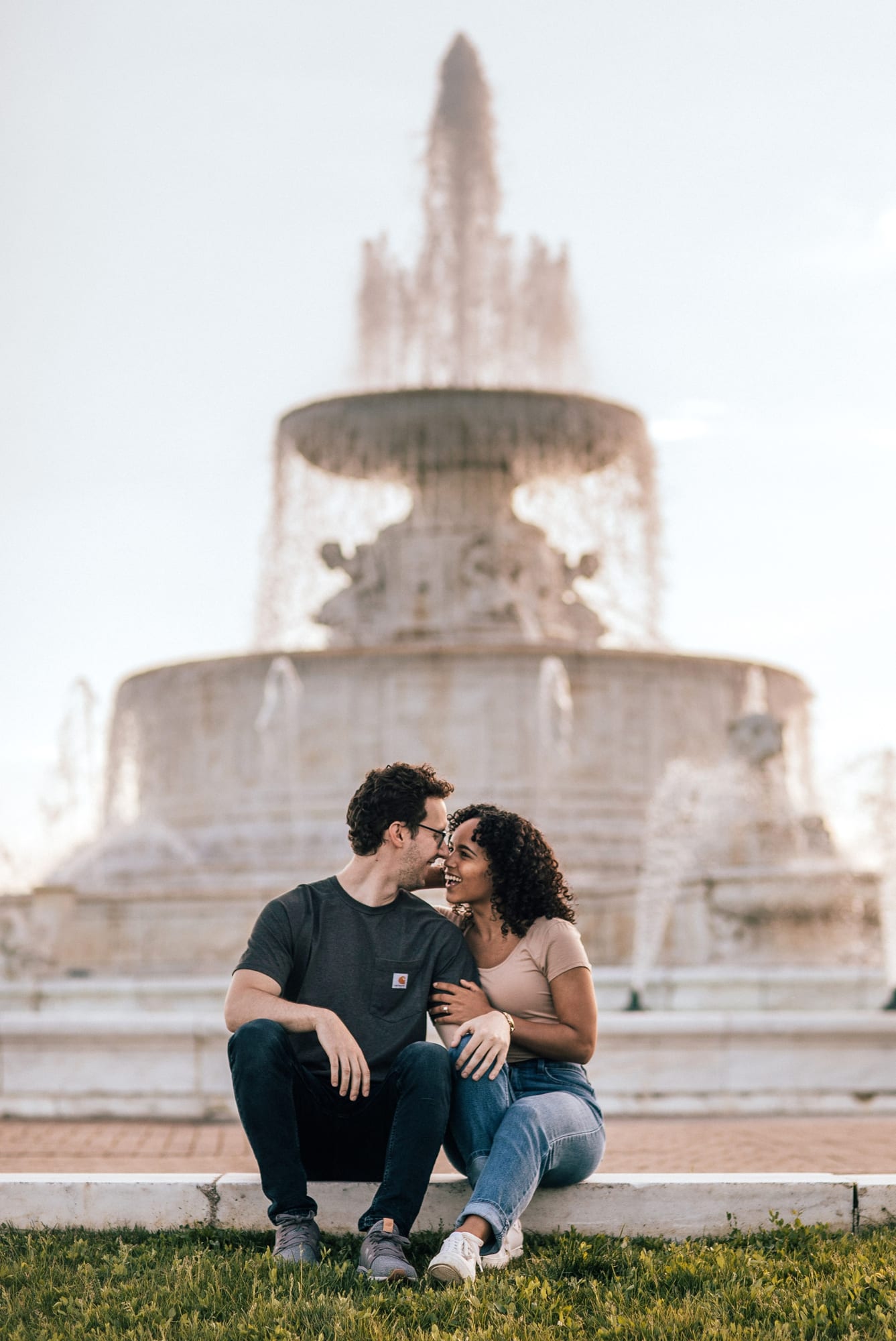 couple laughing in front of the Belle Isle fountain