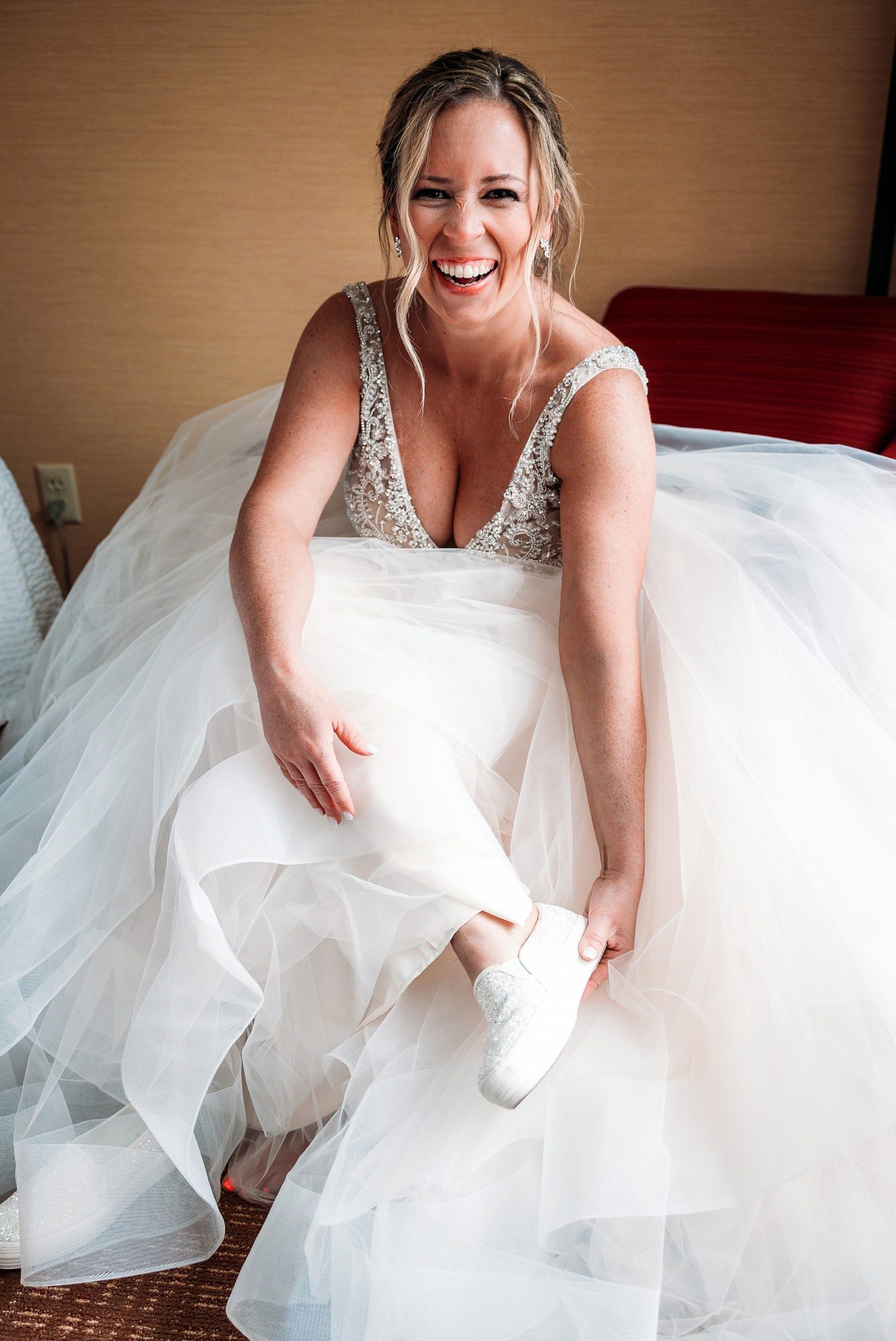 bride putting her shoes on